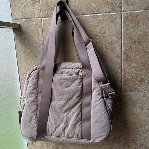 Isaac Mizrahi Overnighter Tote Travel Gym Baby Bag Personal Item Carry Crossbody - Picture 2 of 11